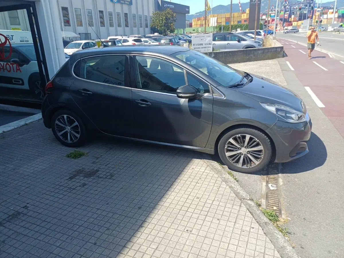Peugeot 208 usata a La Spezia (8)