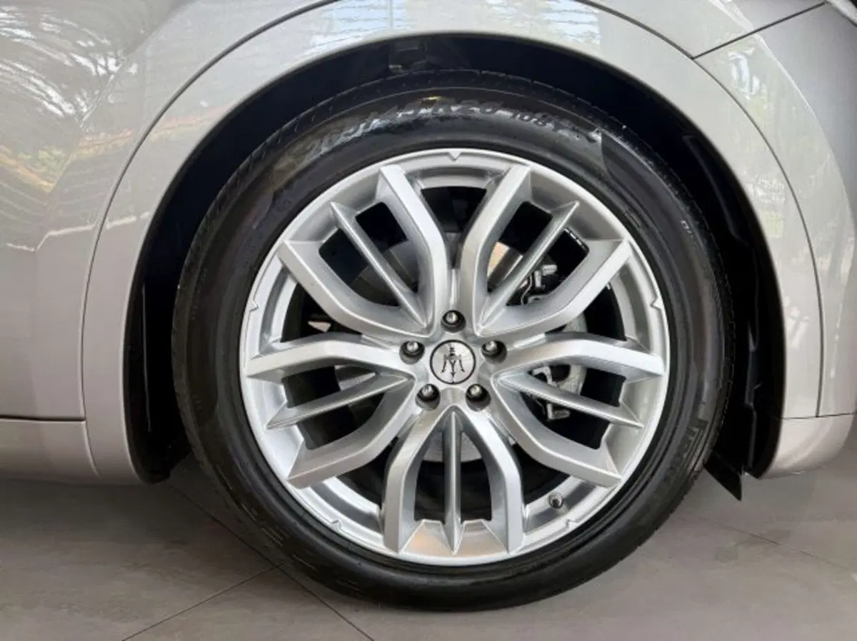 Maserati Levante usata a Torino (4)