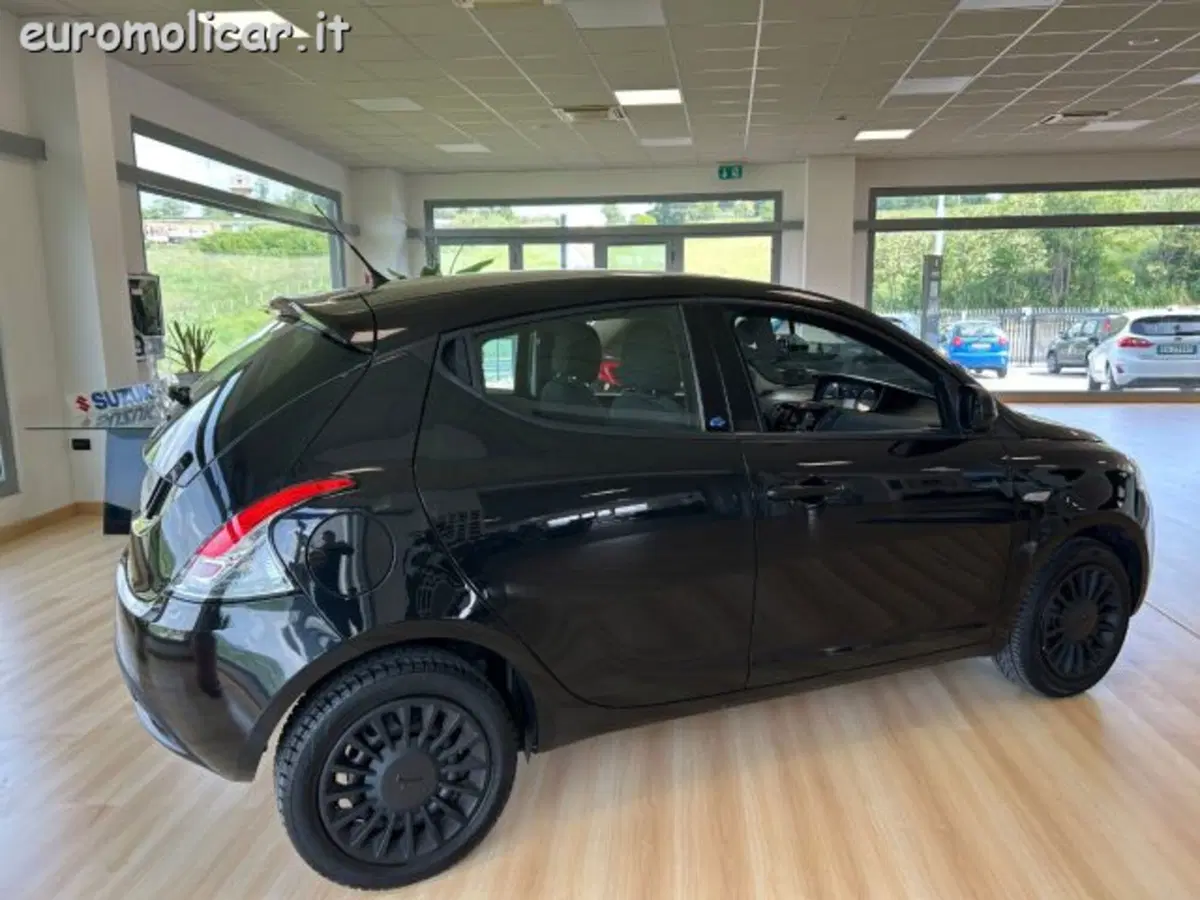 Lancia Ypsilon usata a Campobasso (5)
