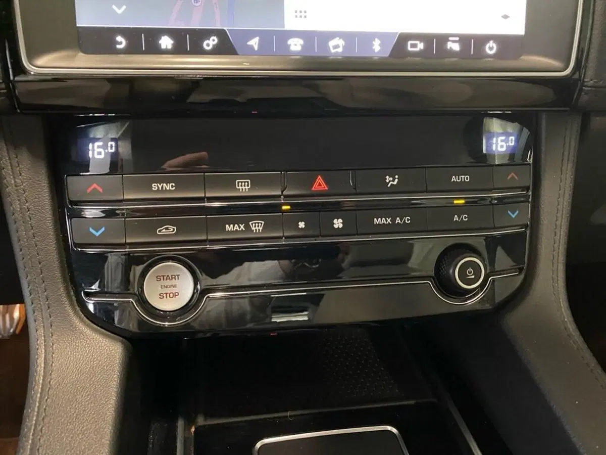 Jaguar F-Pace usata a Torino (11)