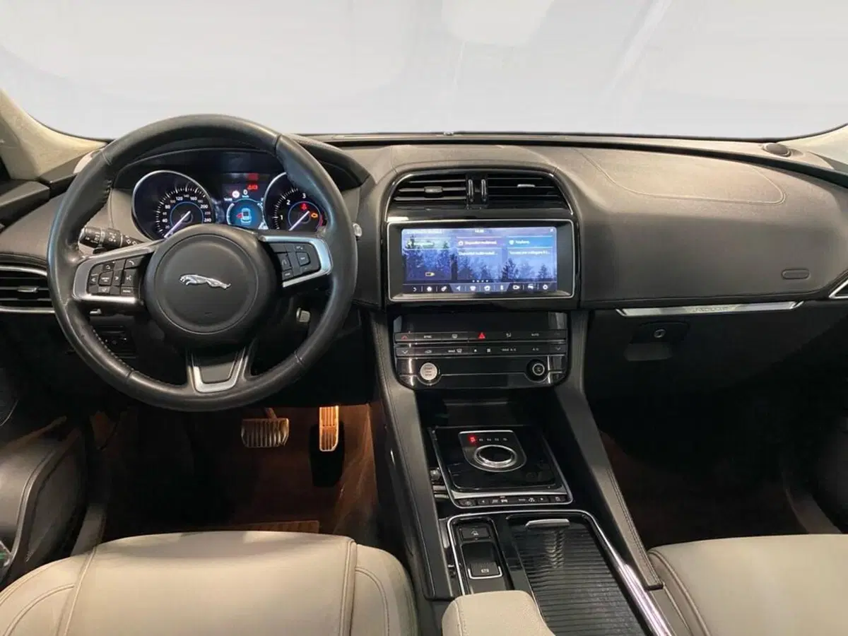 Jaguar F-Pace usata a Torino (6)