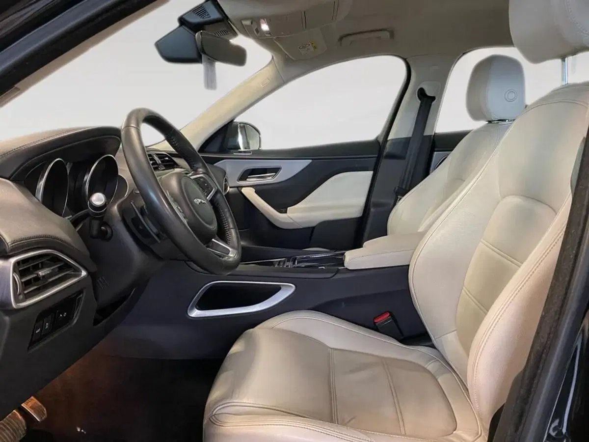 Jaguar F-Pace usata a Torino (7)