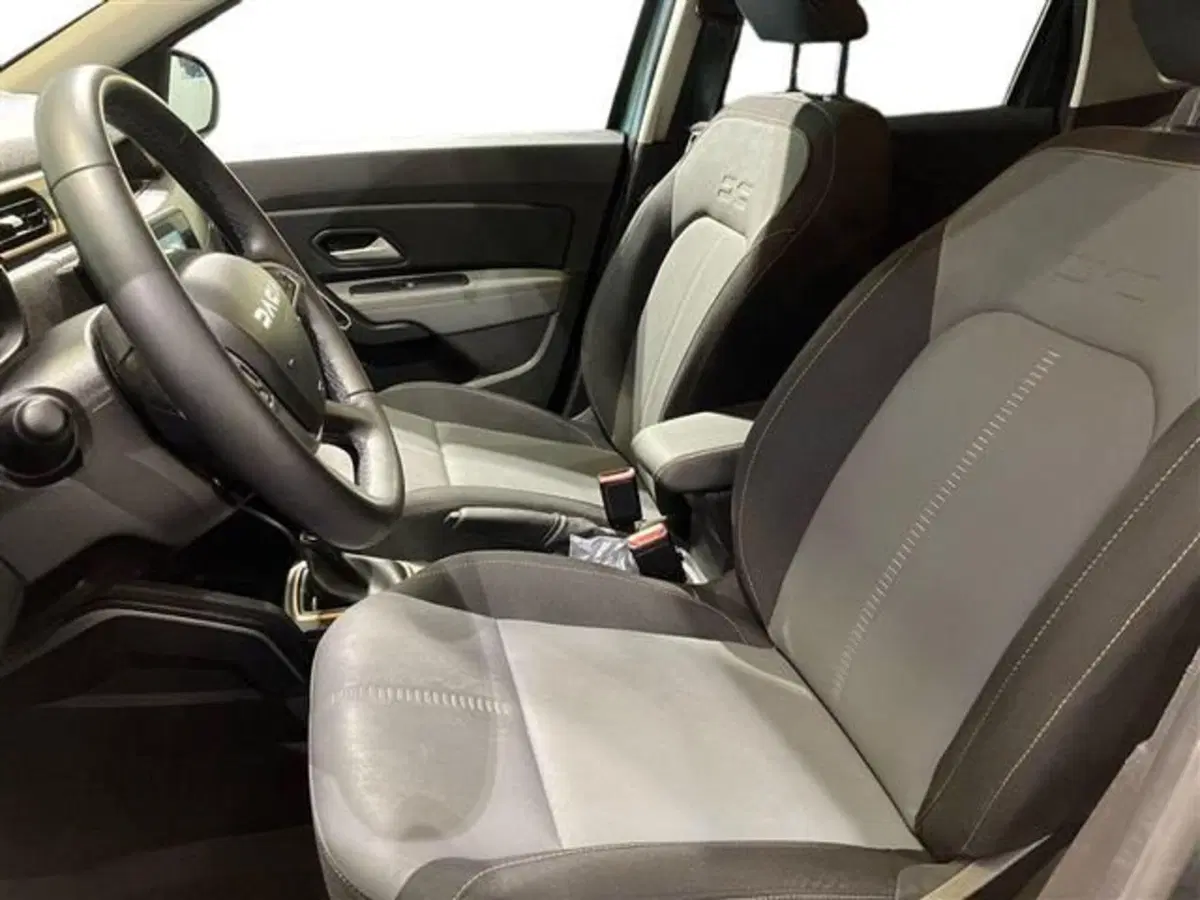 Dacia Duster usata a Como (11)
