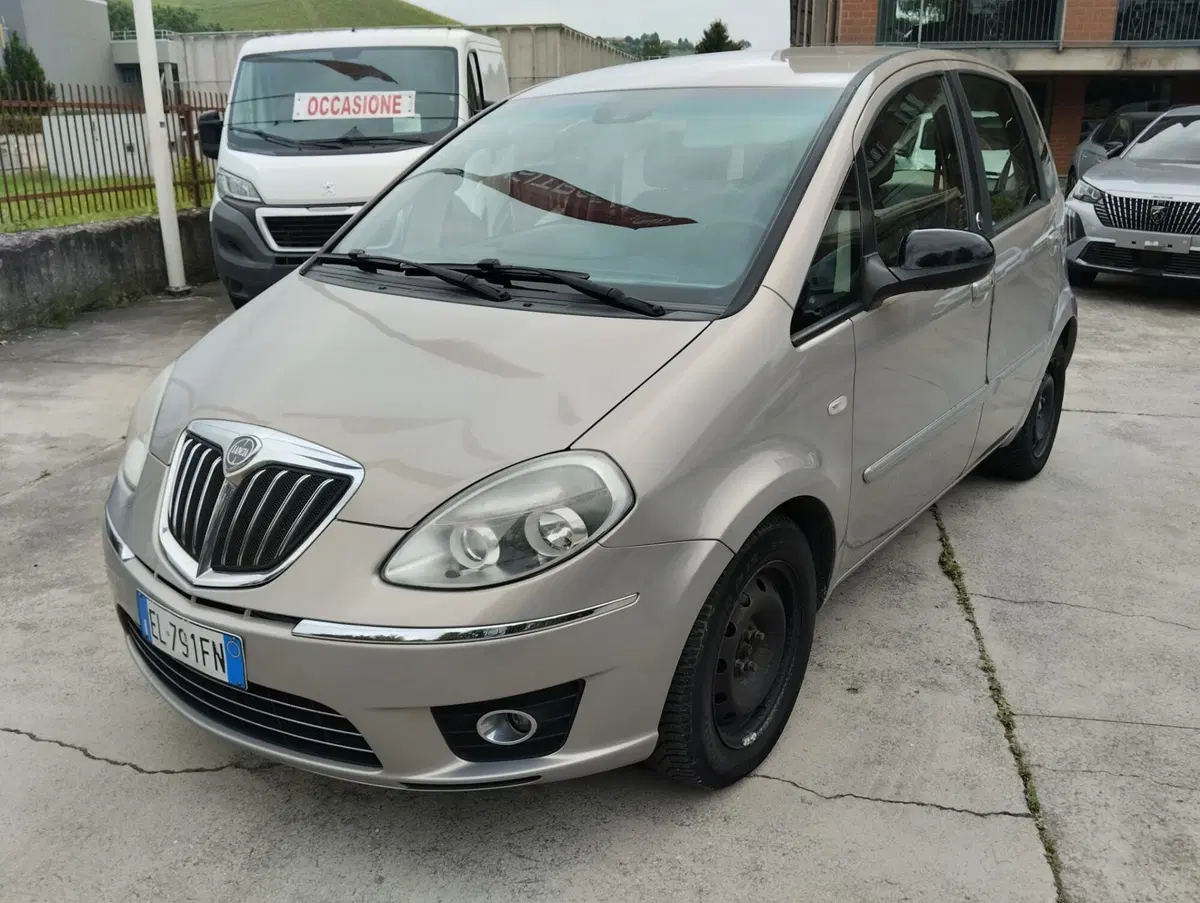 Lancia Musa usata a Asti