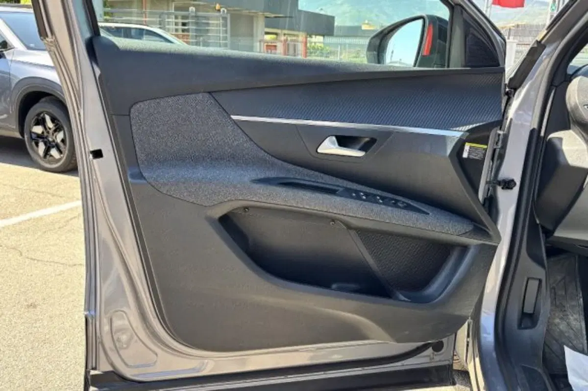 Peugeot 3008 usata a Latina (12)