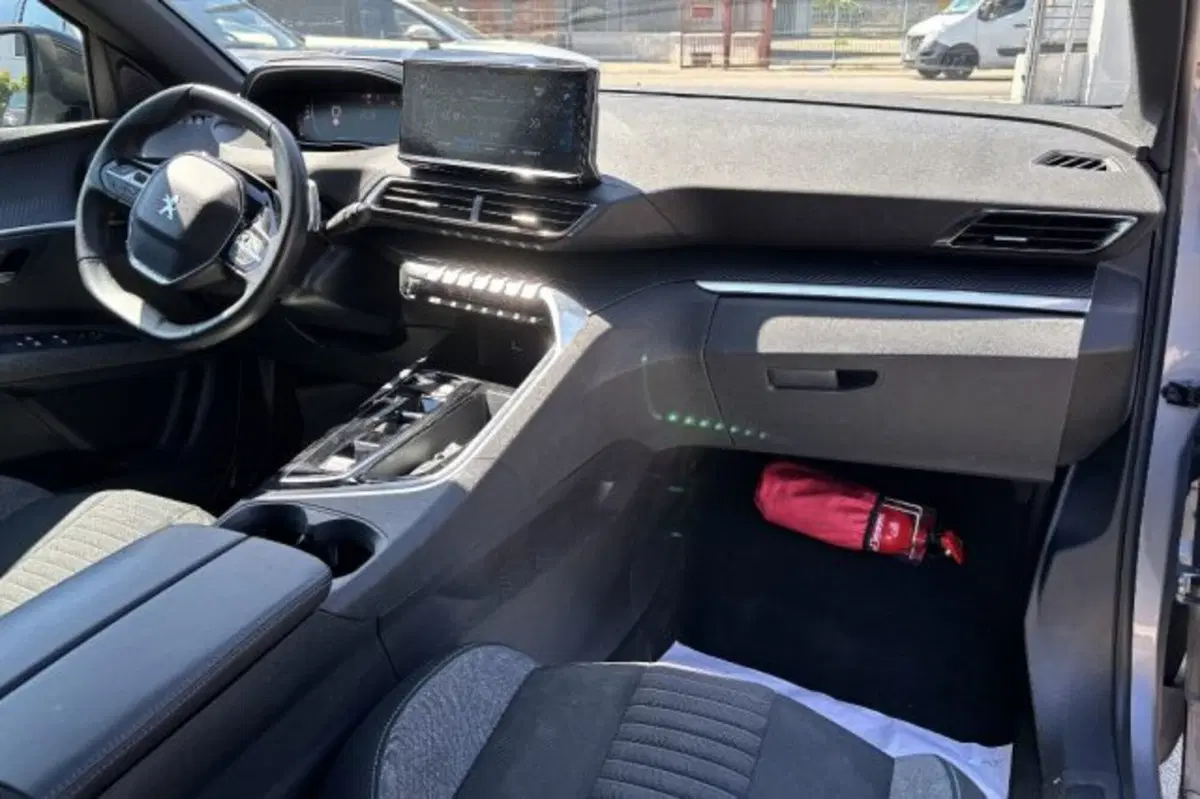 Peugeot 3008 usata a Latina (9)