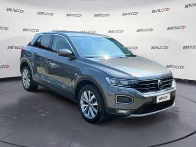Volkswagen T-Roc 1.5 TSI ACT DSG Business BlueMotion Technology del 2022 usata a Verona