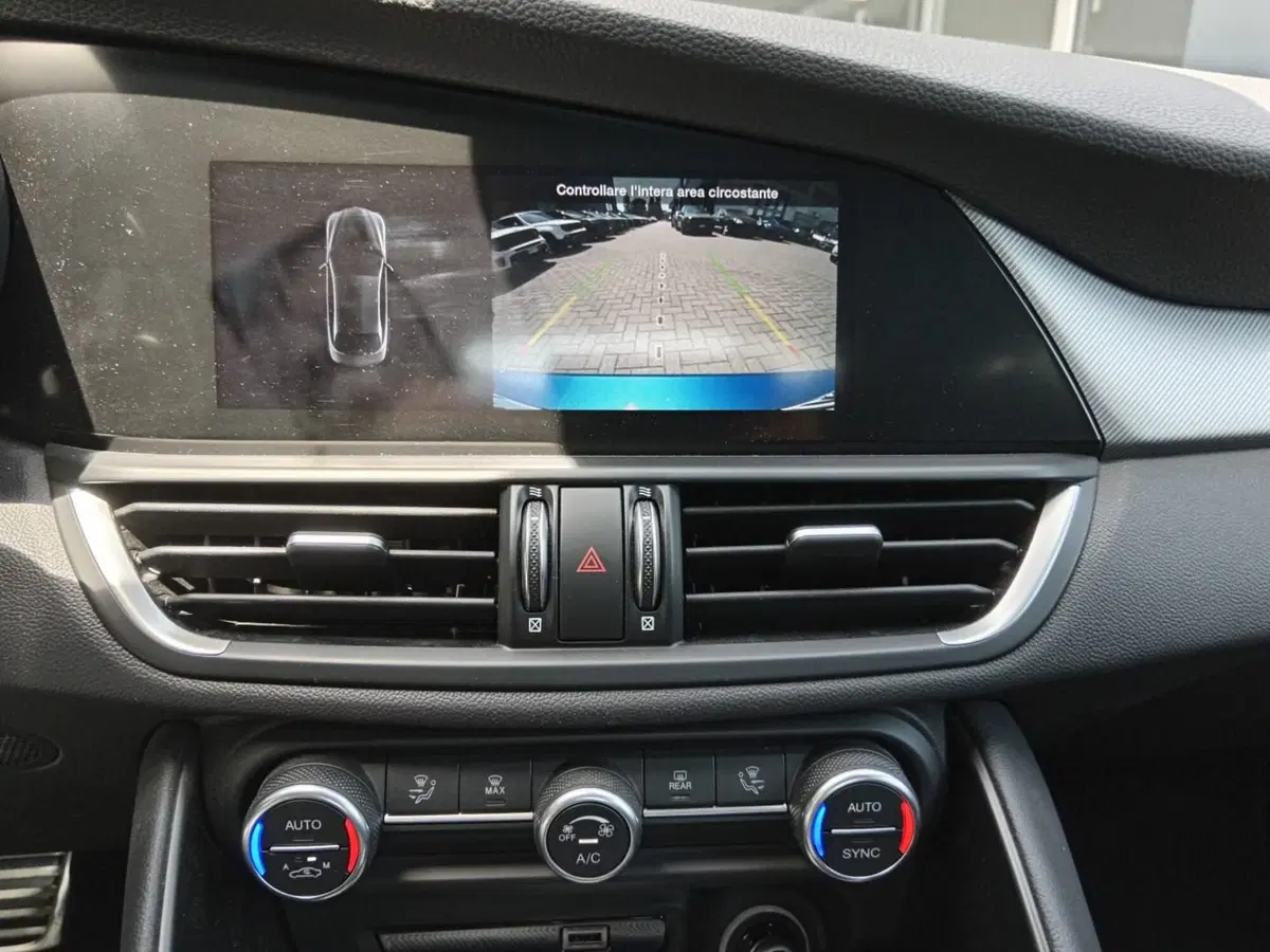 Alfa Romeo Giulia usata a Alessandria (18)