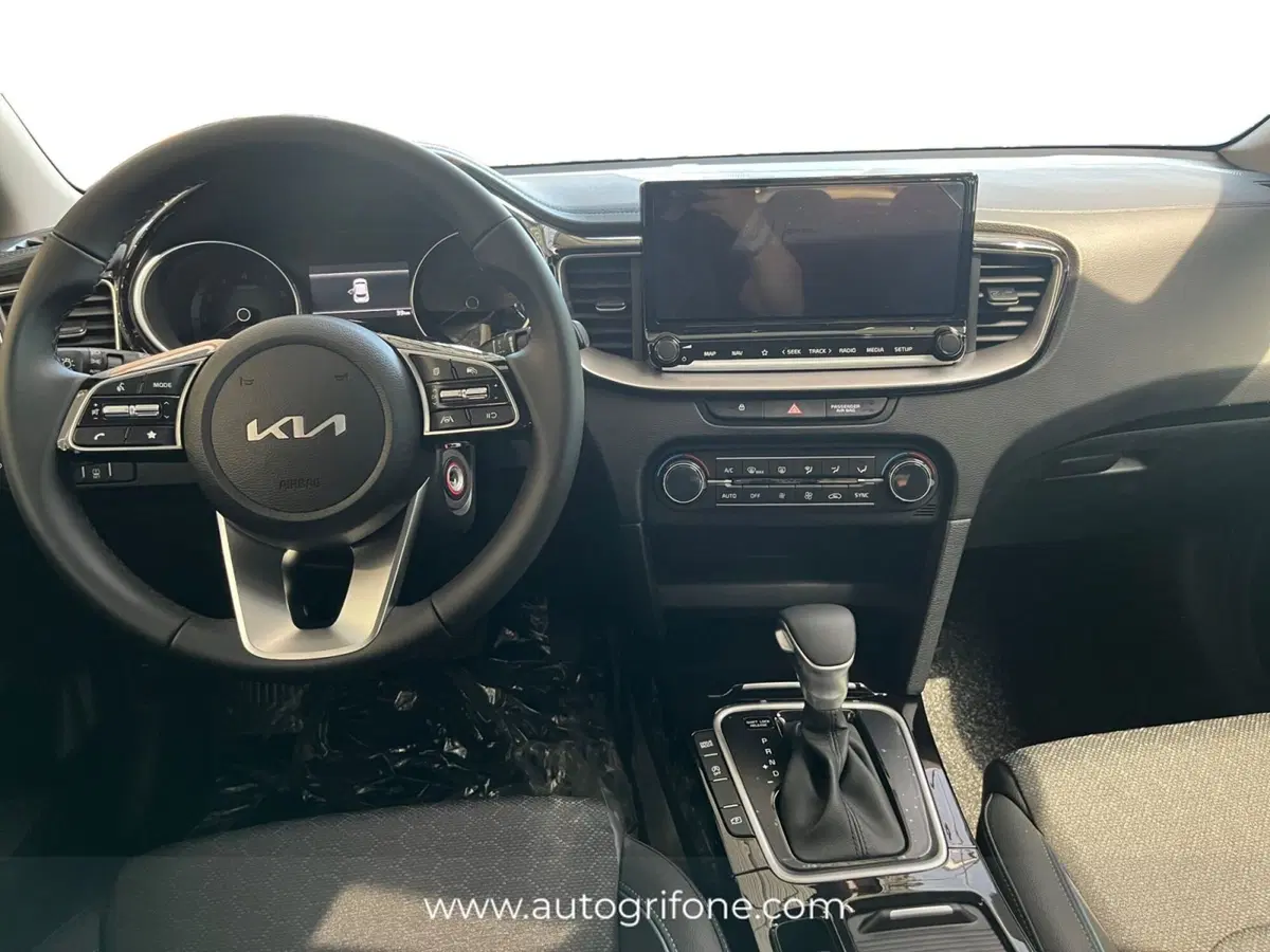 Kia XCeed nuova a Modena (10)