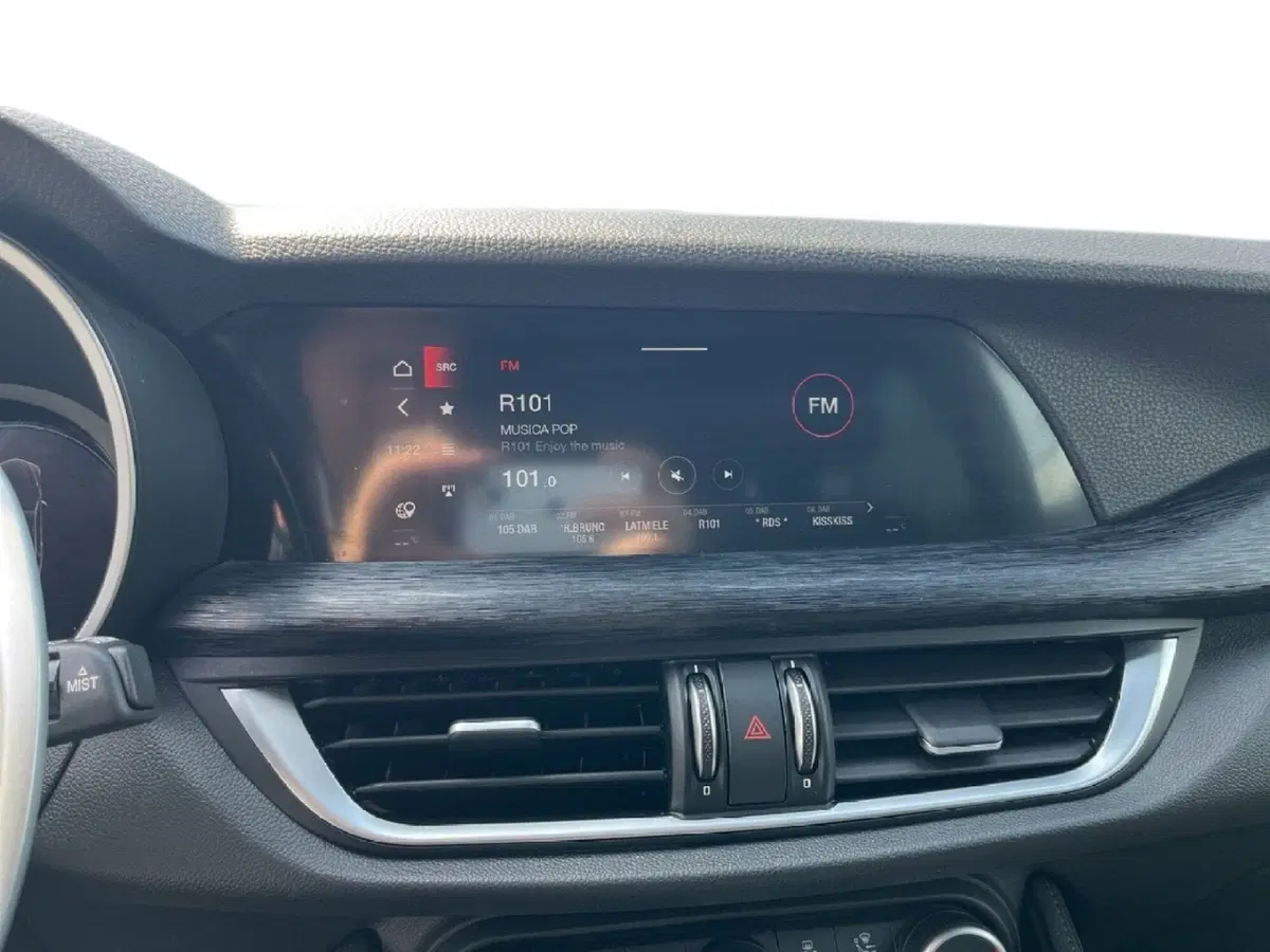 Alfa Romeo Stelvio usata a Torino (14)