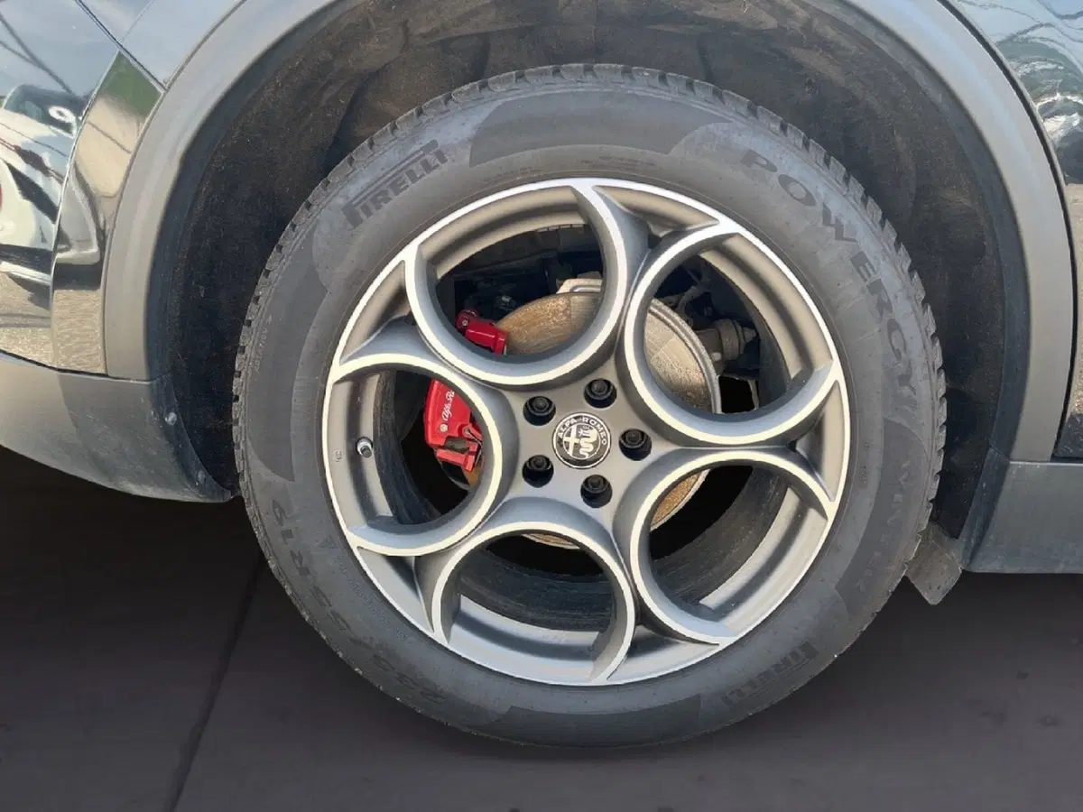 Alfa Romeo Stelvio usata a Torino (7)