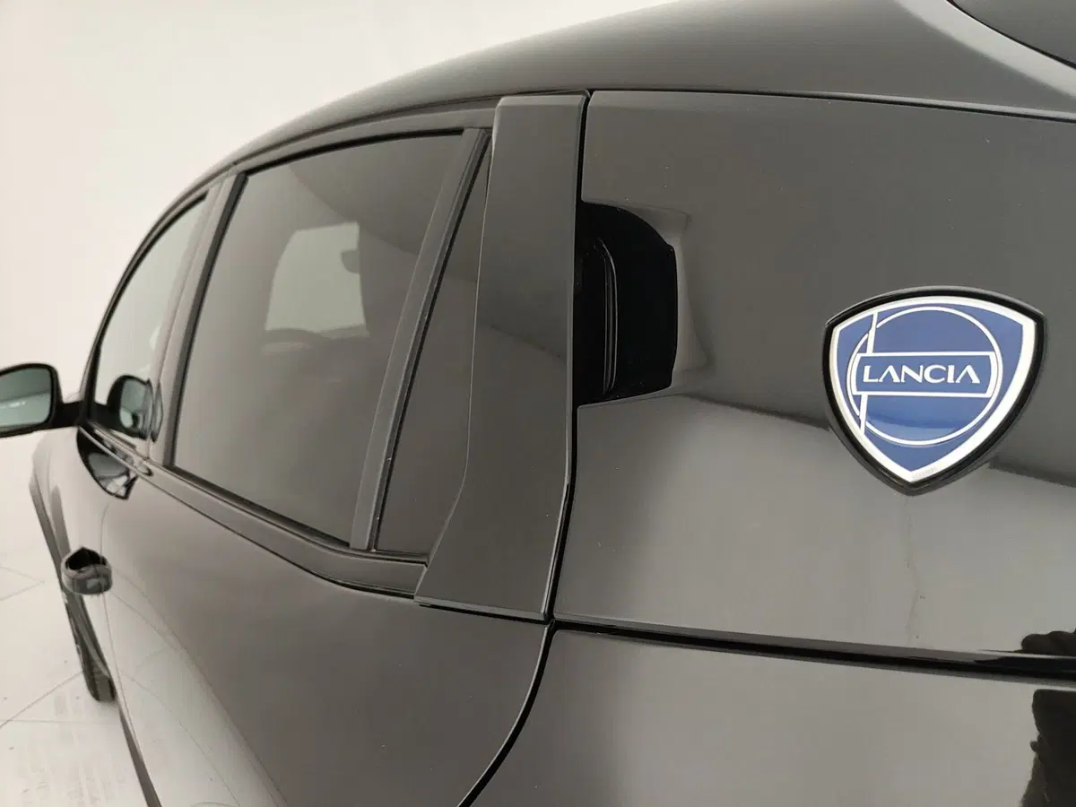 Lancia Ypsilon usata a Caserta (13)