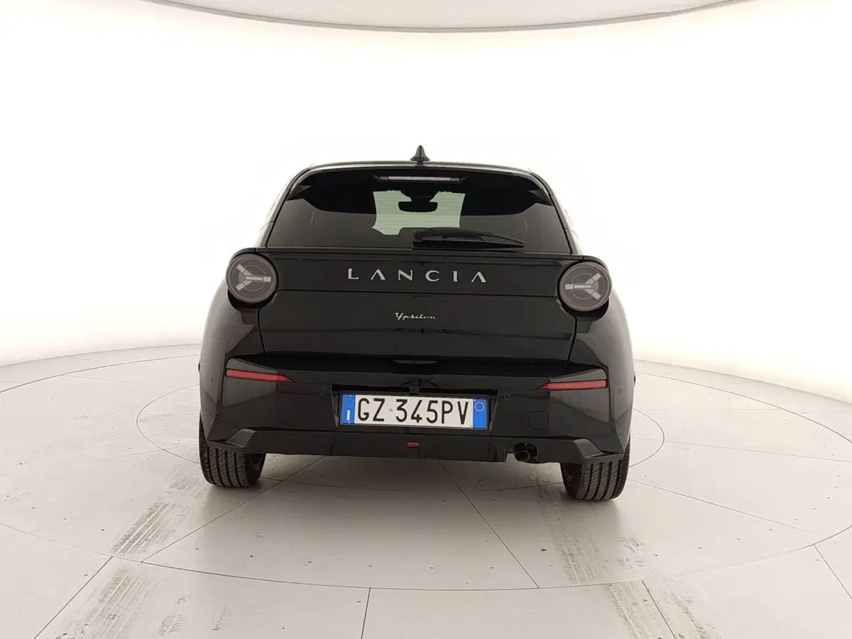 Lancia Ypsilon usata a Caserta (5)