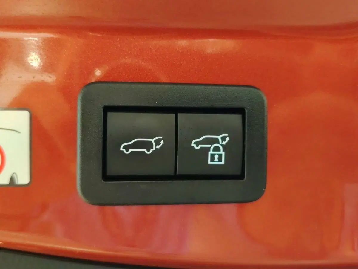 Toyota Toyota C-HR usata a Catania (14)