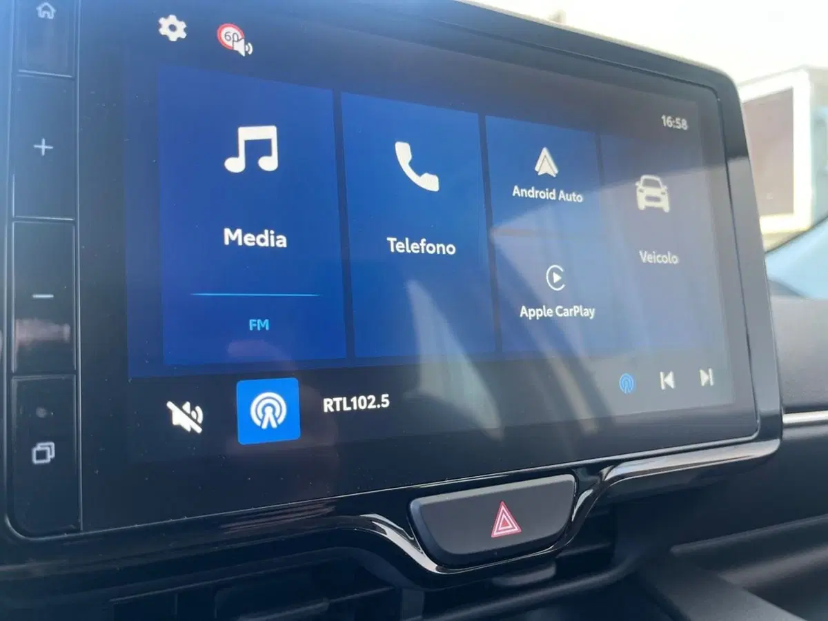 Toyota Yaris nuova a Ragusa (10)