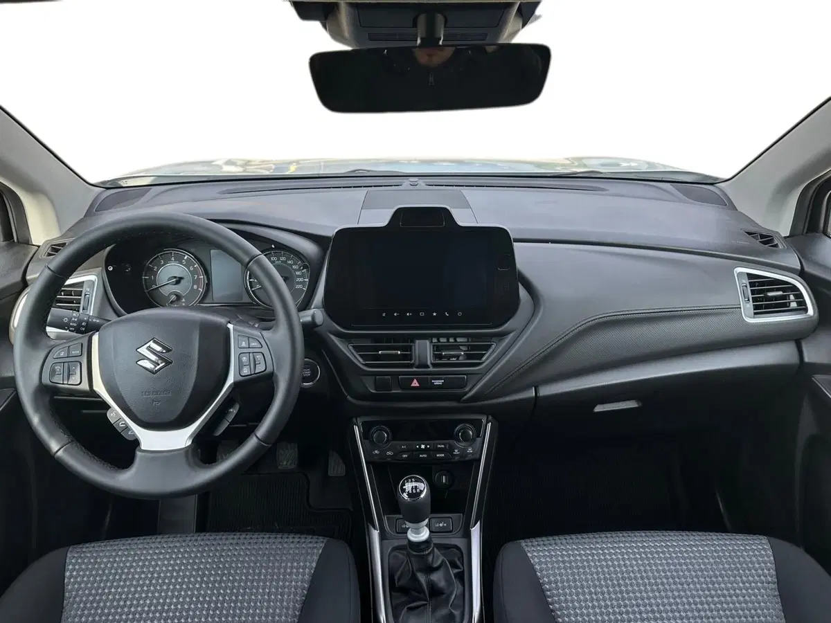 Suzuki S-Cross nuova a Pistoia (10)
