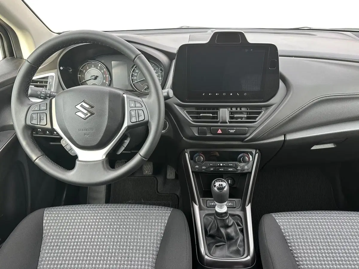 Suzuki S-Cross nuova a Pistoia (9)