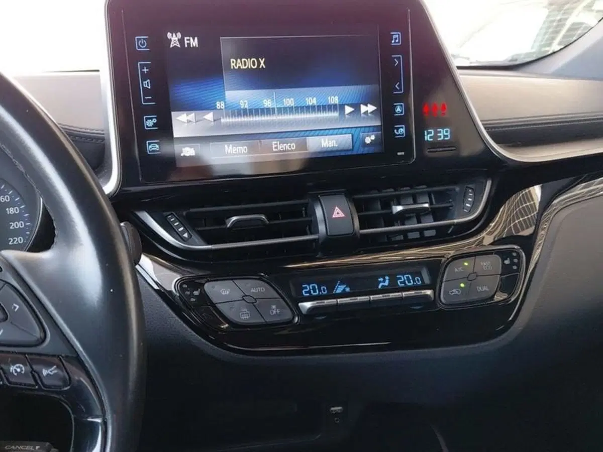 Toyota Toyota C-HR usata a Cagliari (11)
