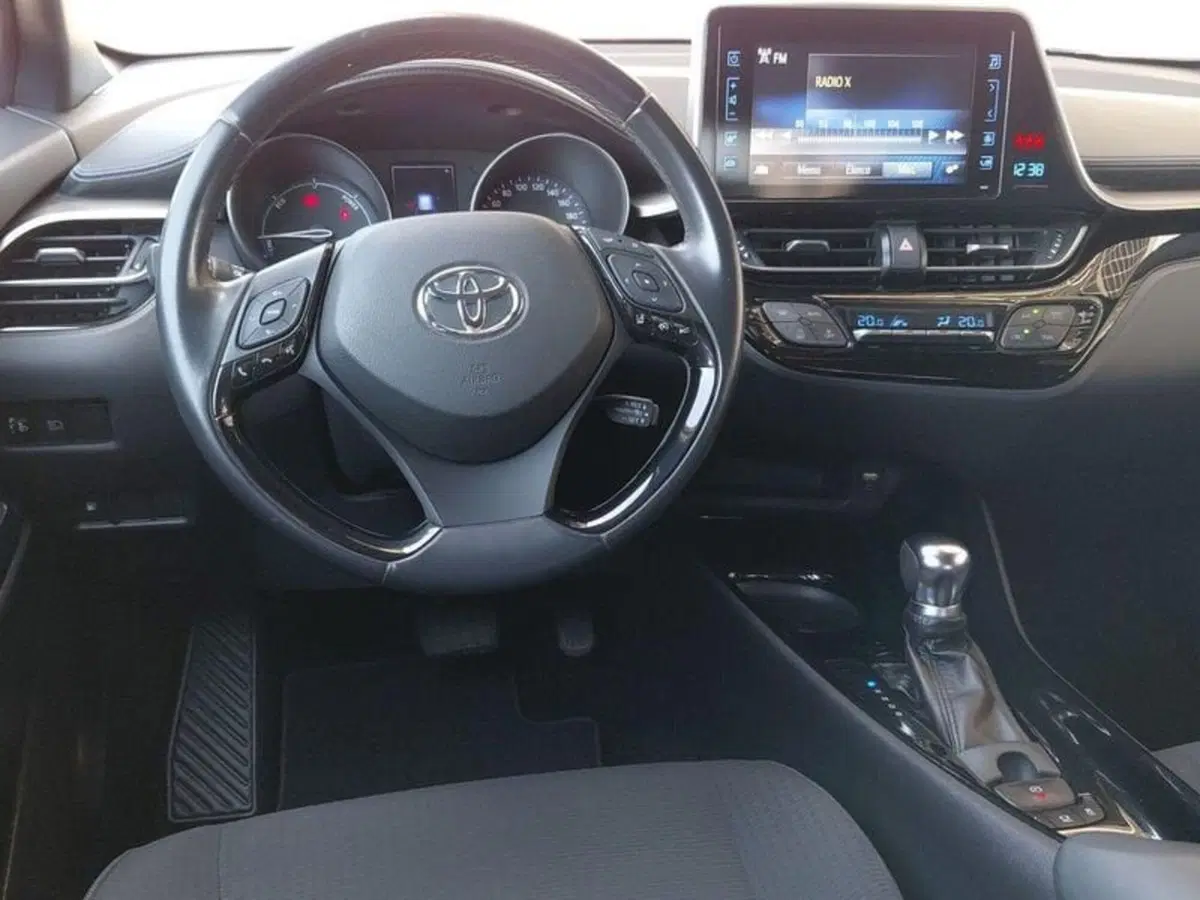 Toyota Toyota C-HR usata a Cagliari (9)