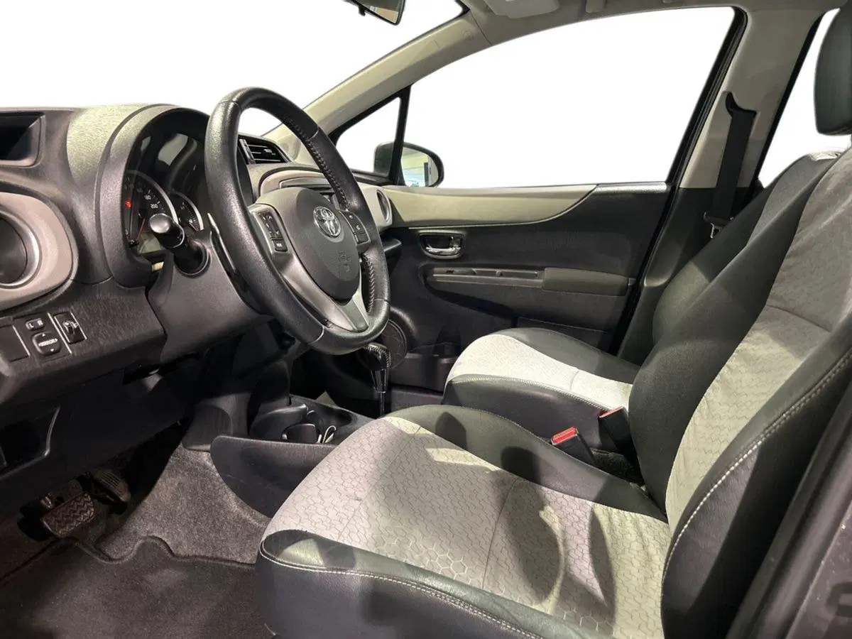 Toyota Yaris usata a Milano (10)