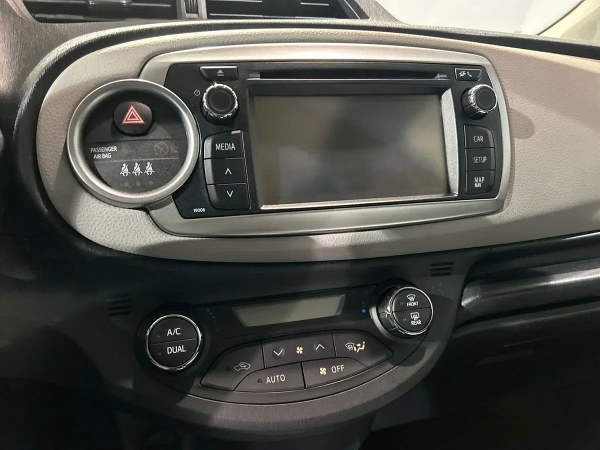 Toyota Yaris usata a Milano (11)