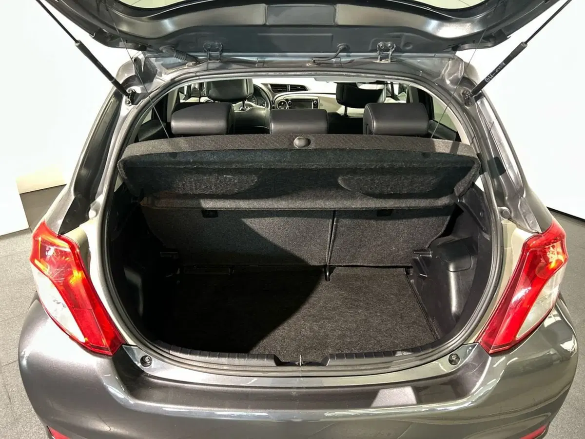 Toyota Yaris usata a Milano (7)