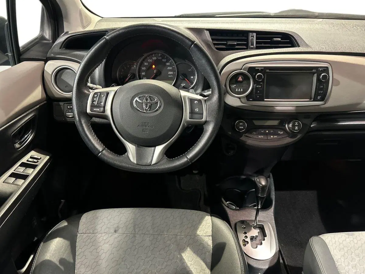 Toyota Yaris usata a Milano (8)