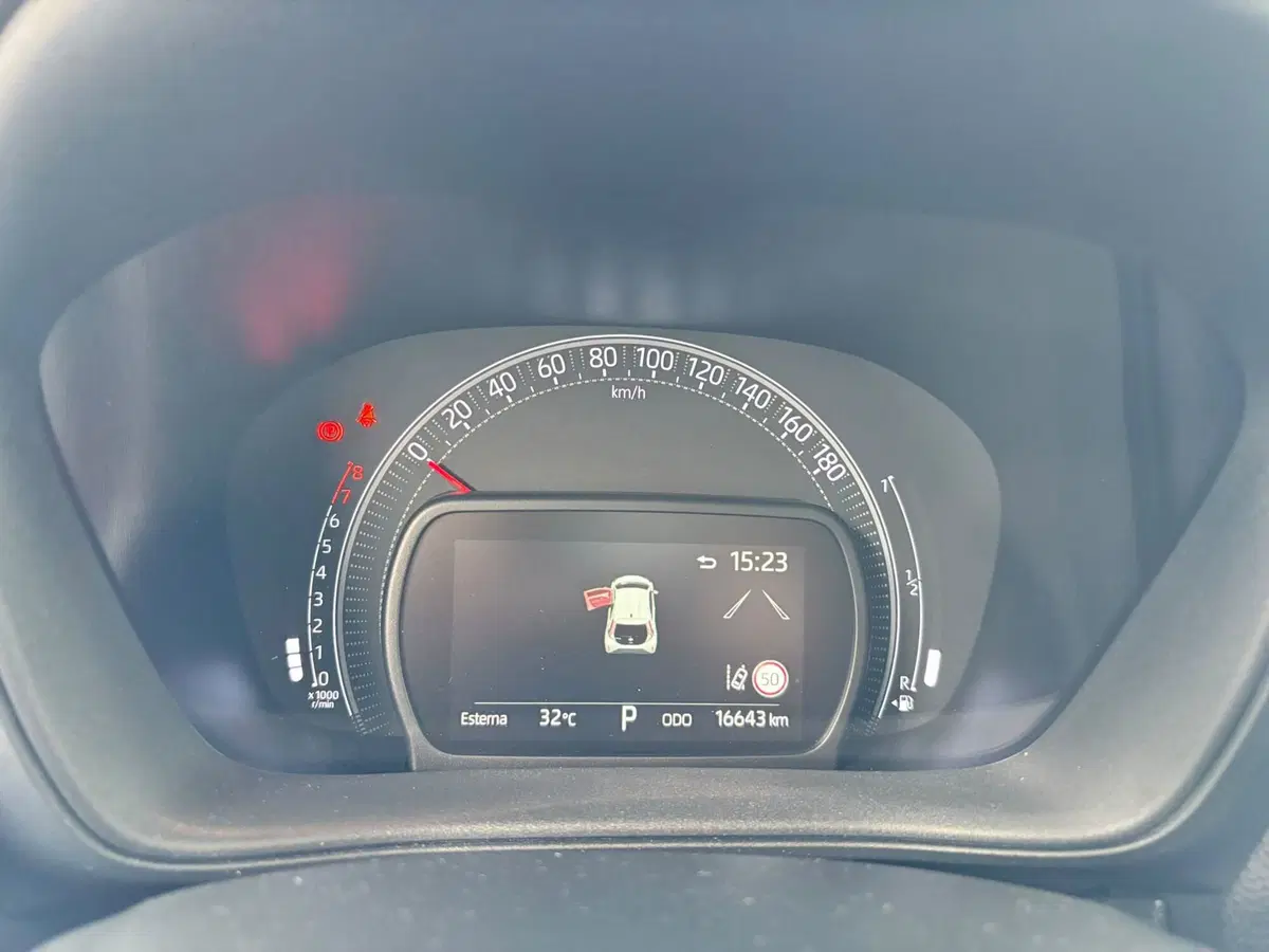 Toyota Aygo X usata a Modena (9)