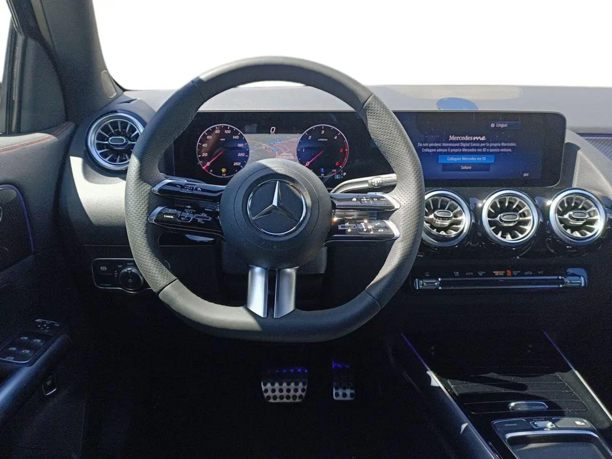 Mercedes-Benz GLA SUV usata a Bari (11)