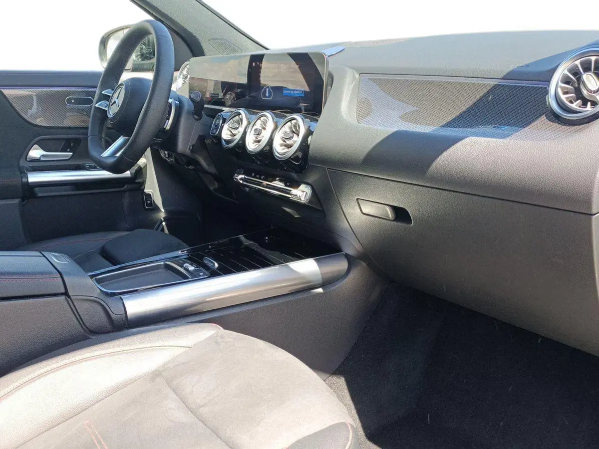 Mercedes-Benz GLA SUV usata a Bari (15)