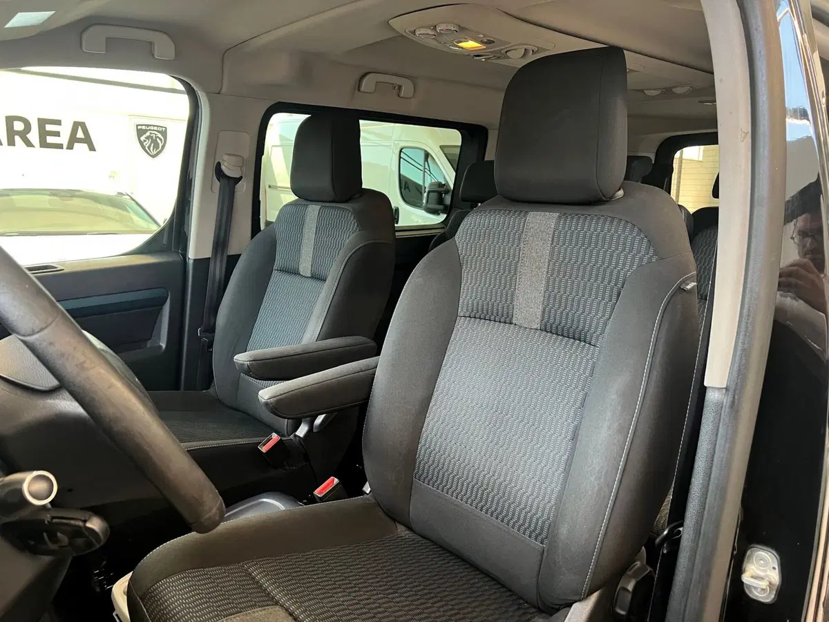 Peugeot Traveller usata a Bari (13)