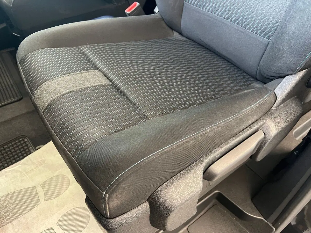 Peugeot Traveller usata a Bari (14)