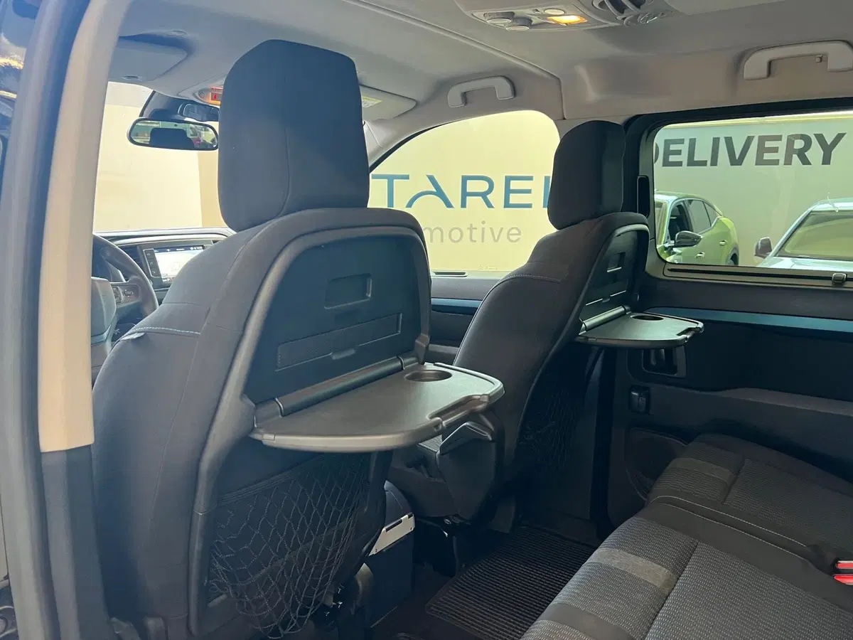 Peugeot Traveller usata a Bari (19)
