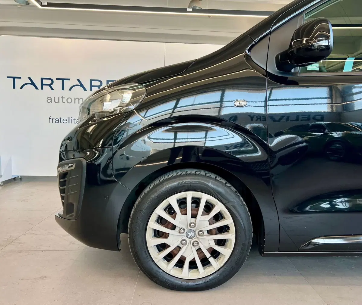 Peugeot Traveller usata a Bari (4)