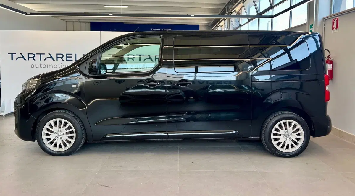 Peugeot Traveller usata a Bari (5)