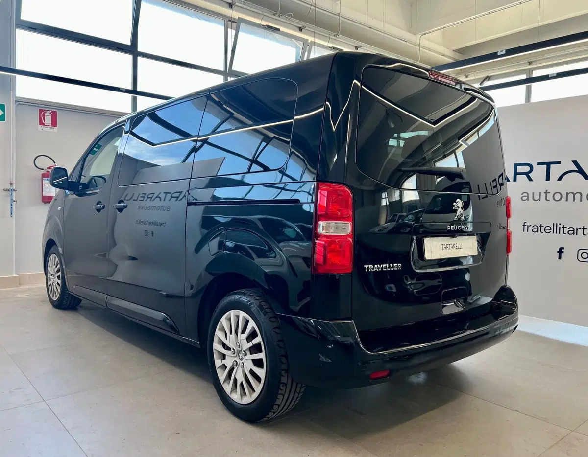 Peugeot Traveller usata a Bari (6)