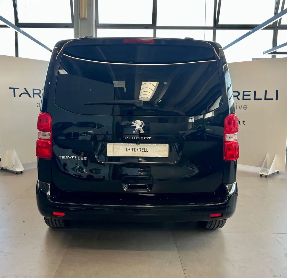 Peugeot Traveller usata a Bari (7)