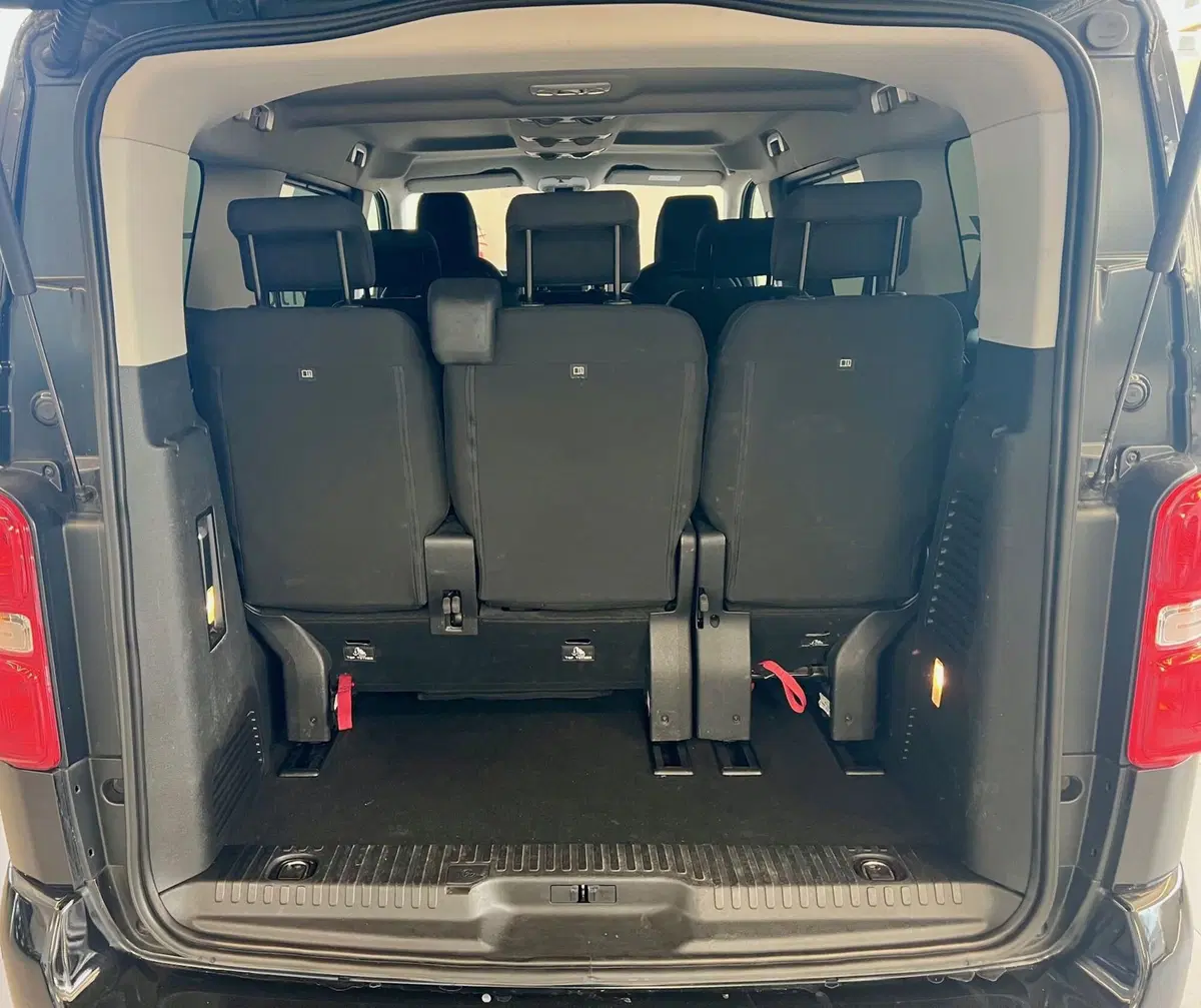 Peugeot Traveller usata a Bari (9)