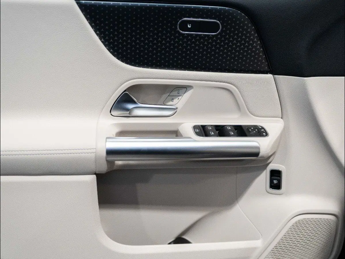 Mercedes-Benz GLA SUV nuova a Macerata (13)