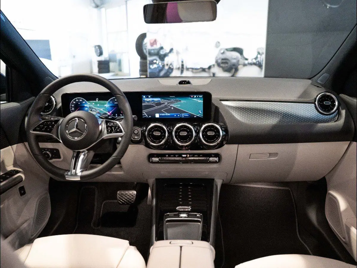 Mercedes-Benz GLA SUV nuova a Macerata (14)