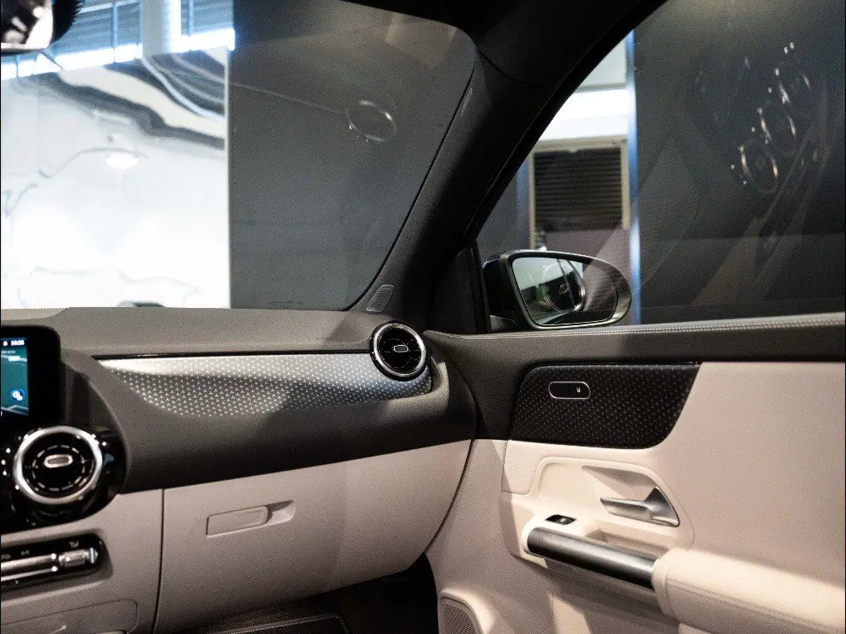 Mercedes-Benz GLA SUV nuova a Macerata (16)