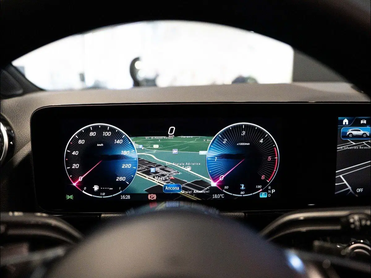 Mercedes-Benz GLA SUV nuova a Macerata (20)
