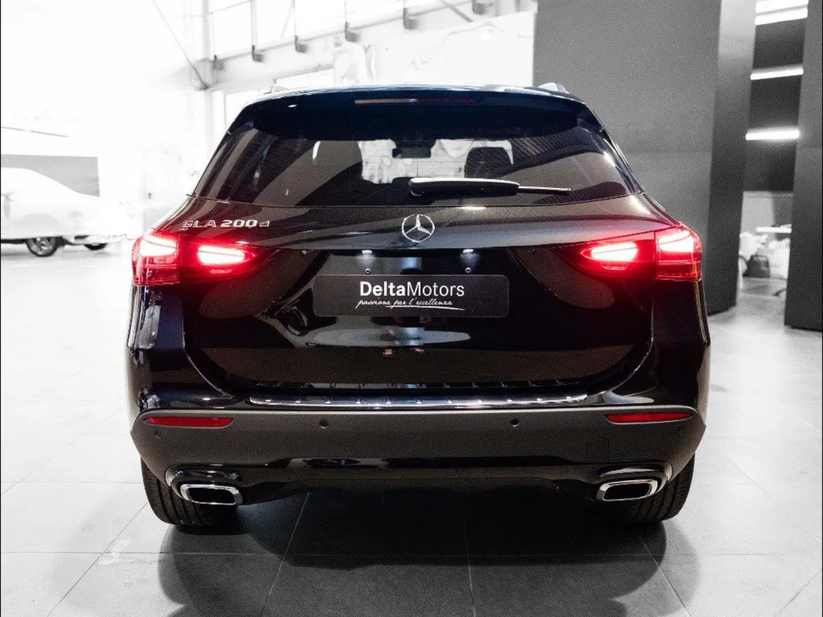 Mercedes-Benz GLA SUV nuova a Macerata (3)