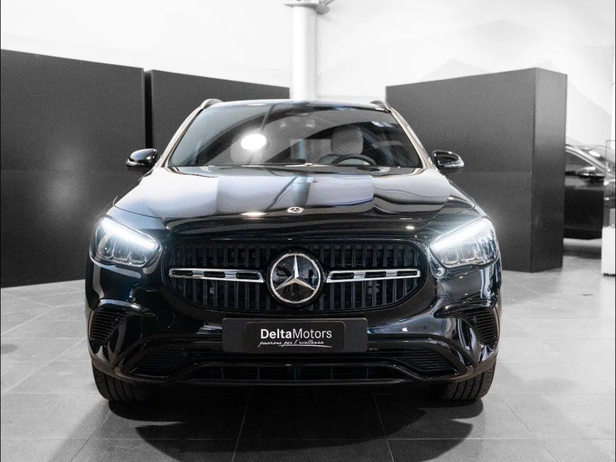 Mercedes-Benz GLA SUV nuova a Macerata (5)