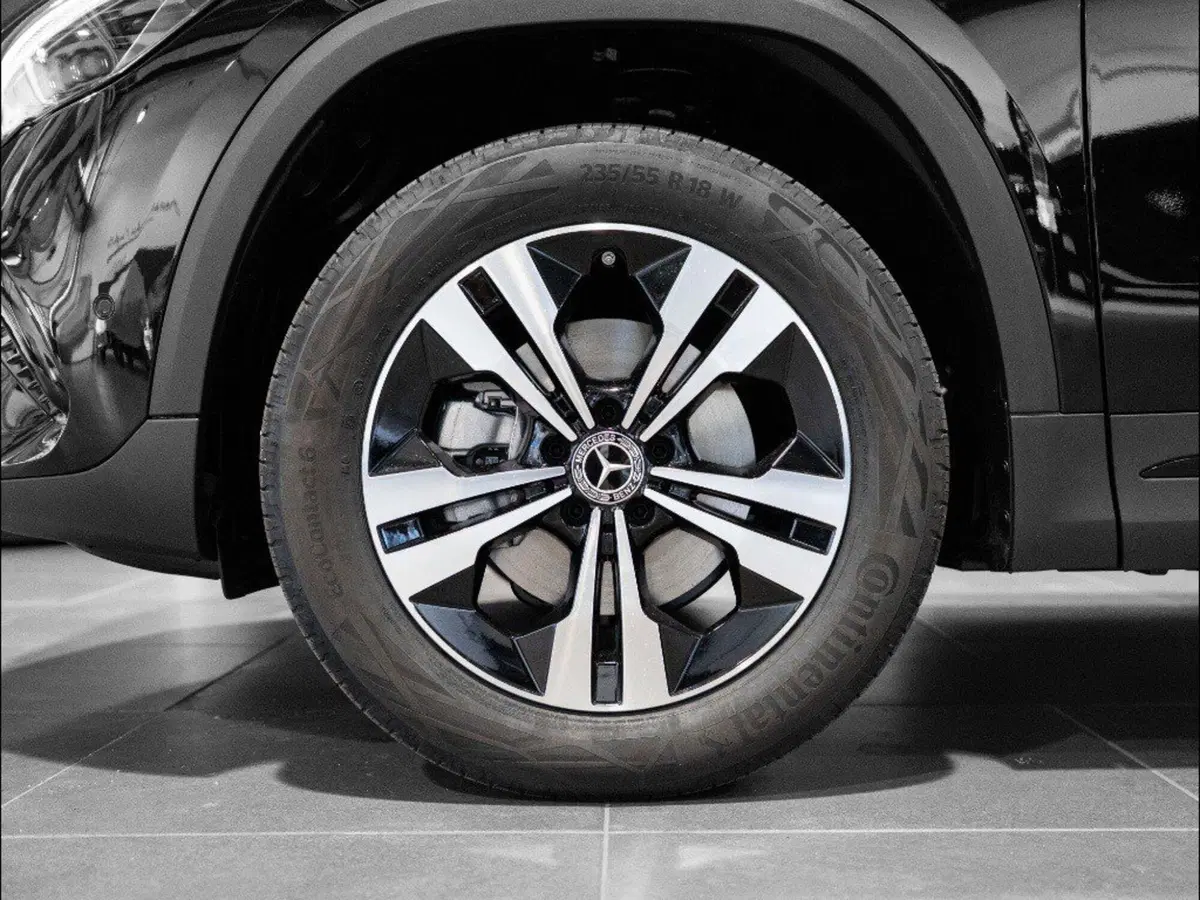 Mercedes-Benz GLA SUV nuova a Macerata (7)