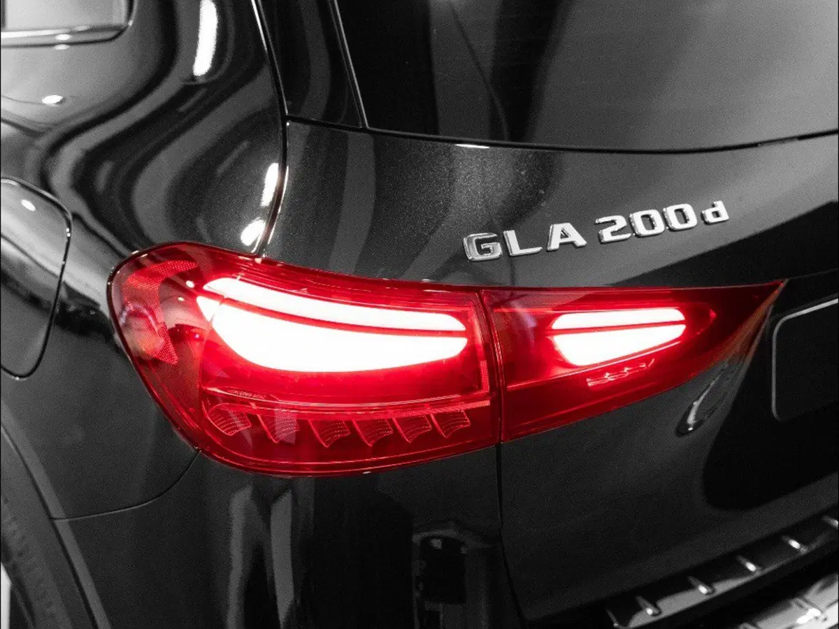 Mercedes-Benz GLA SUV nuova a Macerata (8)