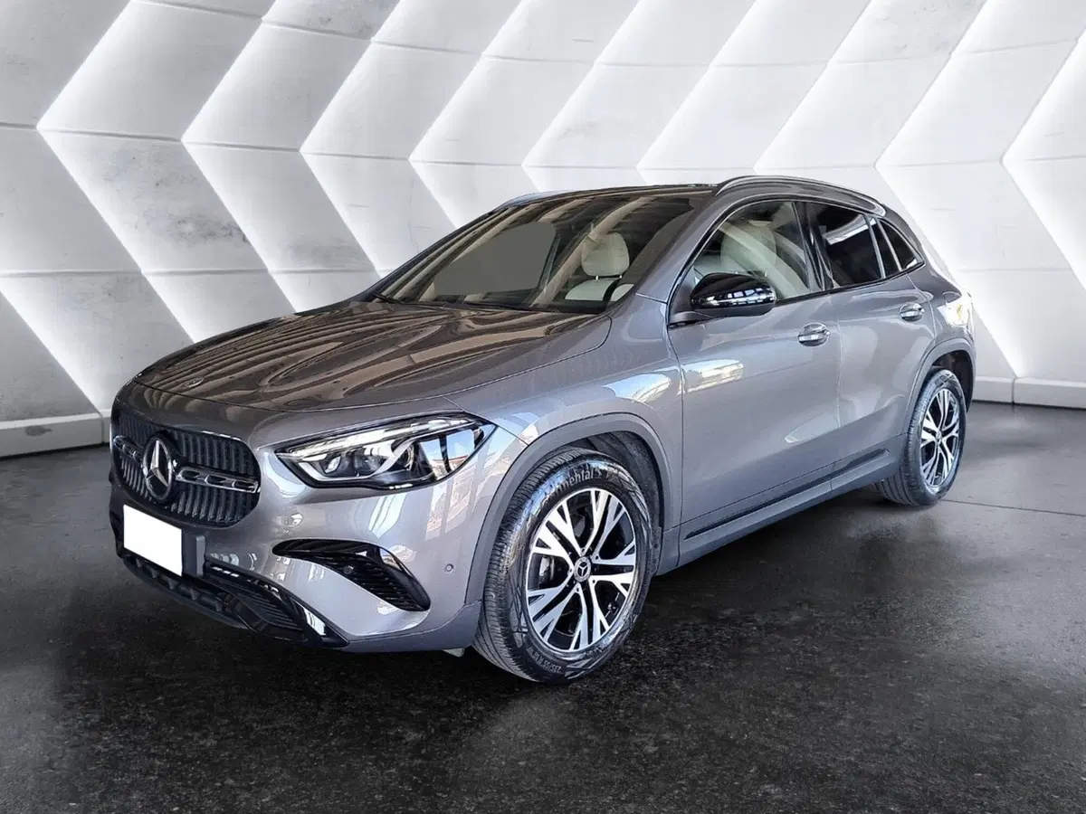 Mercedes-Benz GLA SUV usata a Salerno