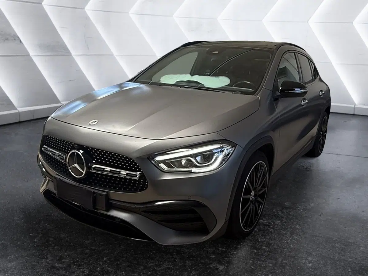 Mercedes-Benz GLA SUV usata a Napoli
