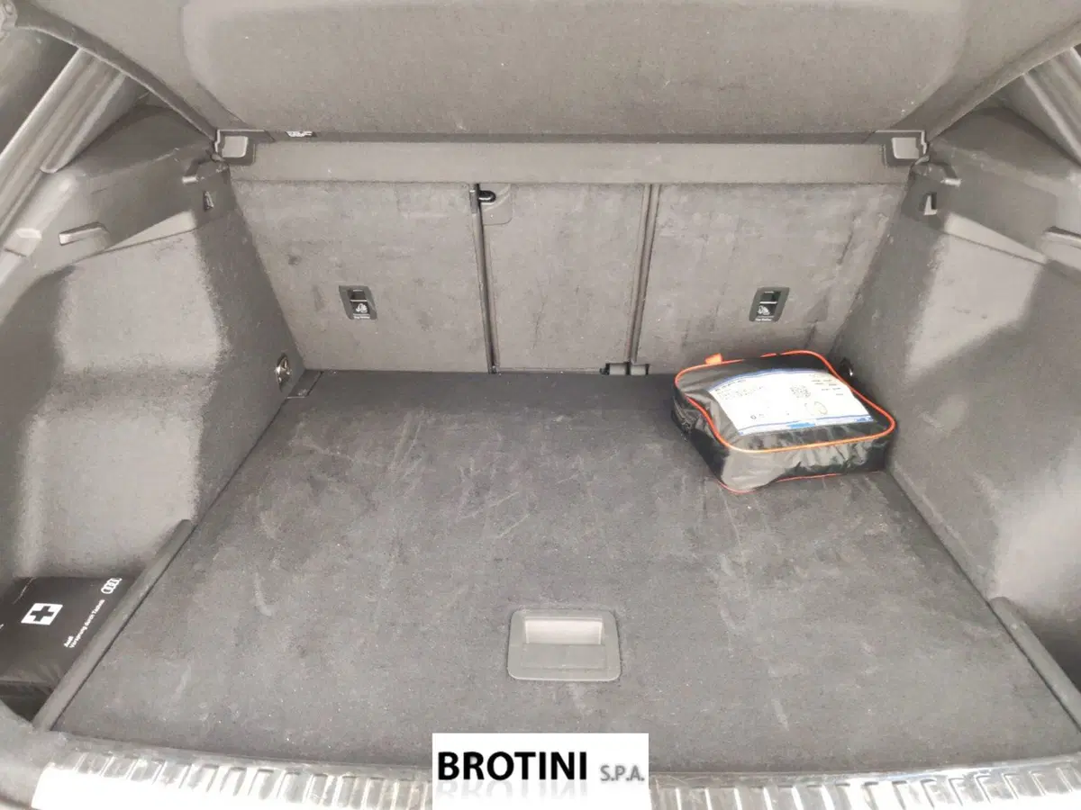 Audi Q3 Sportback usata a Massa-Carrara (15)