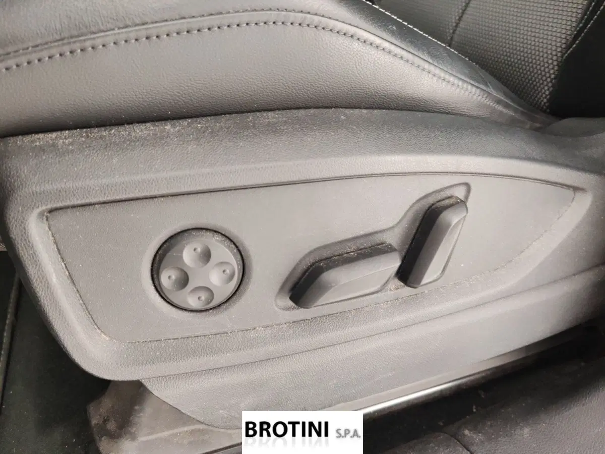 Audi Q4 Sportback usata a Massa-Carrara (11)